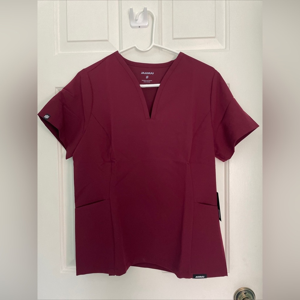 Jaanuu Burgundy Calix 2 Pocket Tailored Scrub Top Medium New With Tags